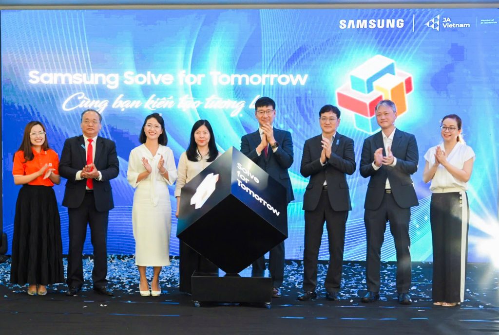 Dự án Solve for Tomorrow khuyến khích học sinh nghiên cứu ứng dụng STEM