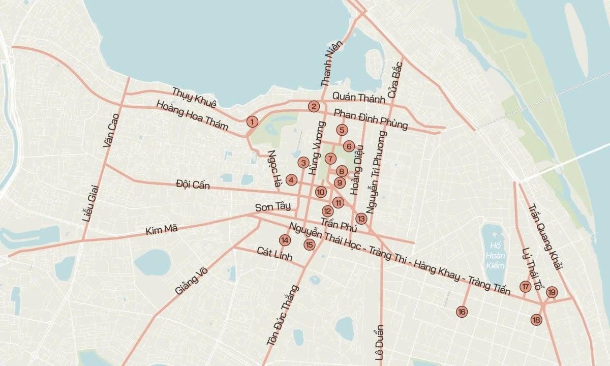 Phố phường Hà Nội vắng vẻ do hạn chế giao thông