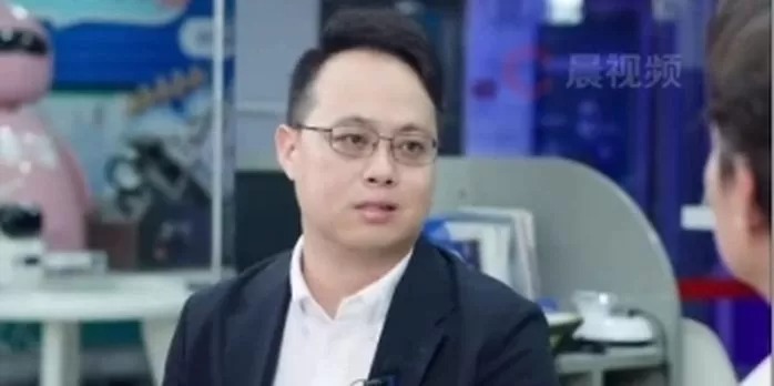 Robot mang thai hình người đầu tiên trên thế giới gây tranh cãi ở Trung Quốc- Ảnh 2. Cuộc tranh luận sôi nổi trên mạng xã hội Trung Quốc