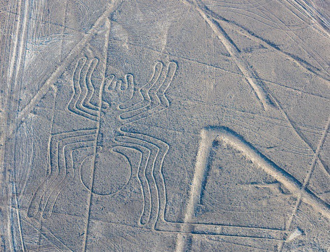 Đường kẻ Nazca trên cao nguyên Peru