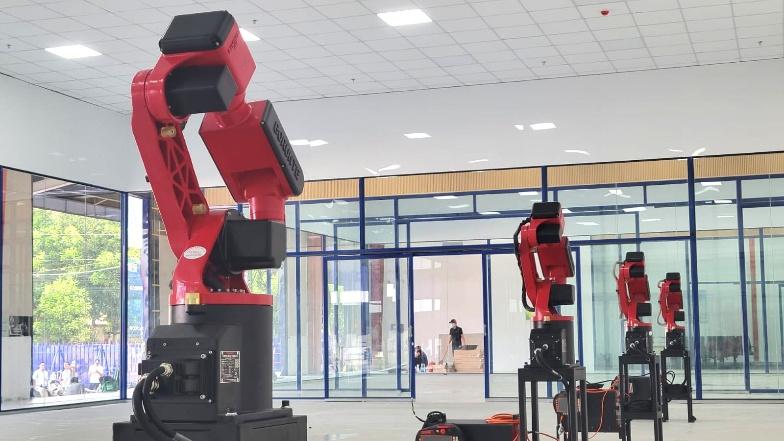 CT UAV  <br />
%n t??ng v?i nh� m�y �c composite t? ti?n h�a- <br />
?n 4. Robot arm t� i nh� m�y �c composite t? ti?n h�a CT UAV