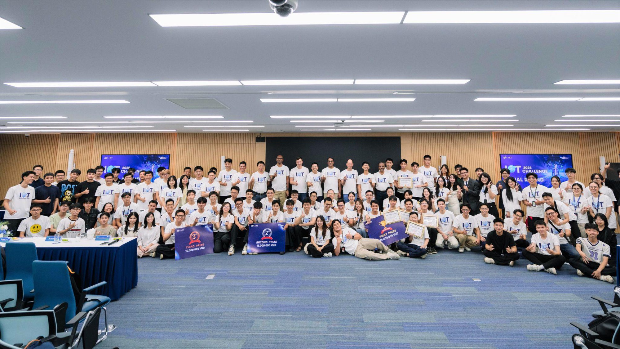 Không khí sôi động vòng Chung Kết IOT Challenge diễn ra tại Hà Nội.