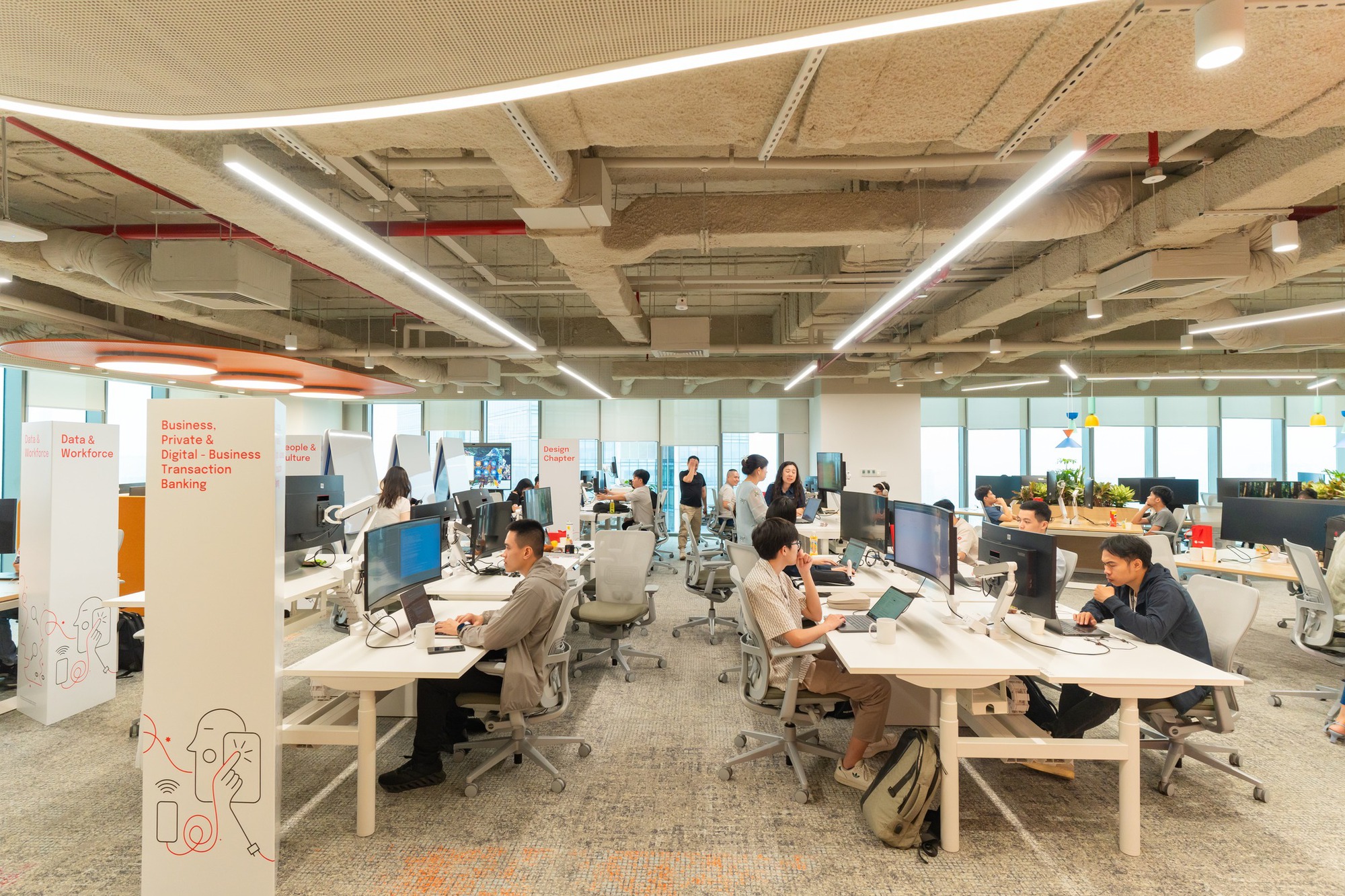 Bức tranh tường gốm sứ với 100.000 mảnh ghép