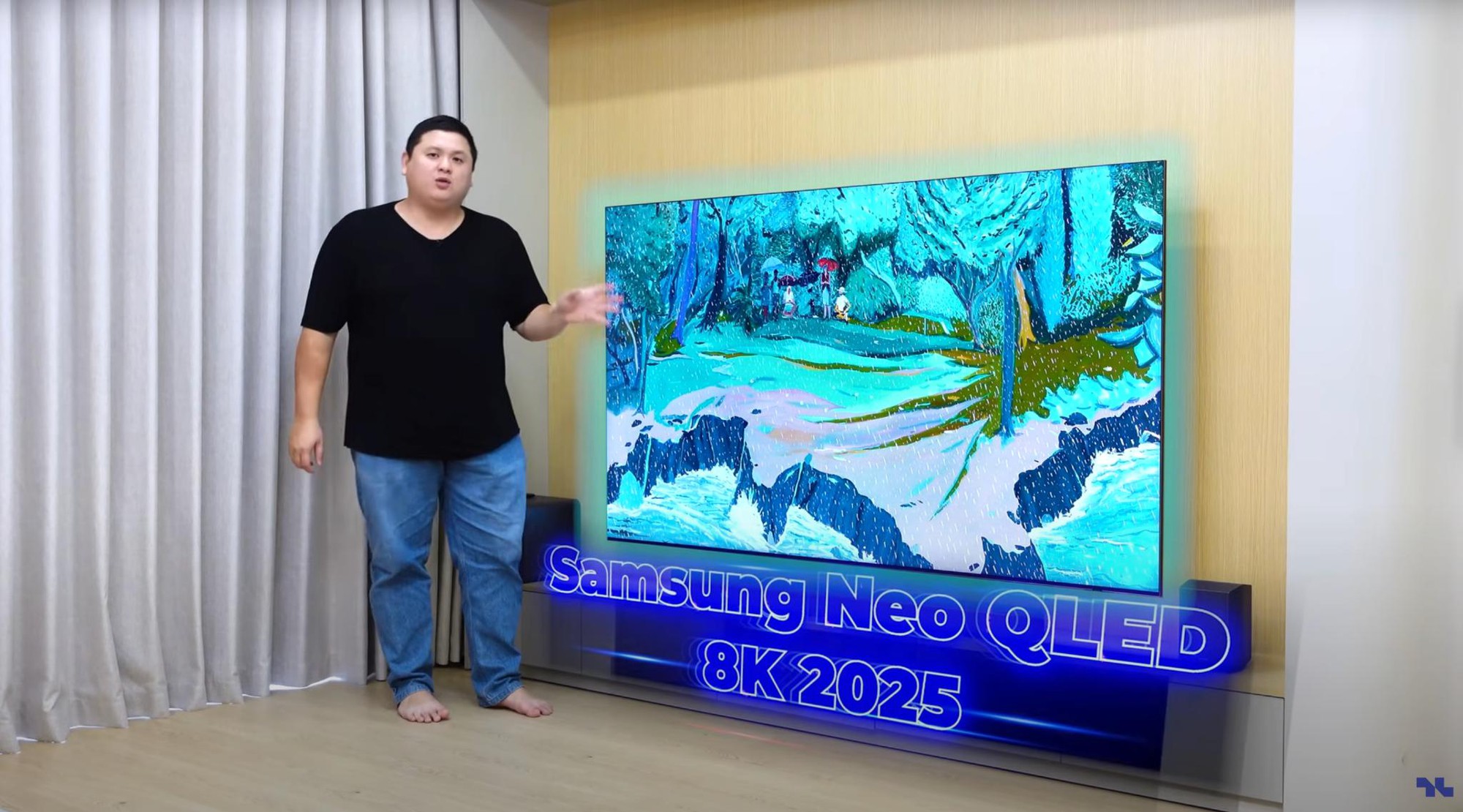 Reviewer Duy Luân trải nghiệm TV Neo QLED 8K