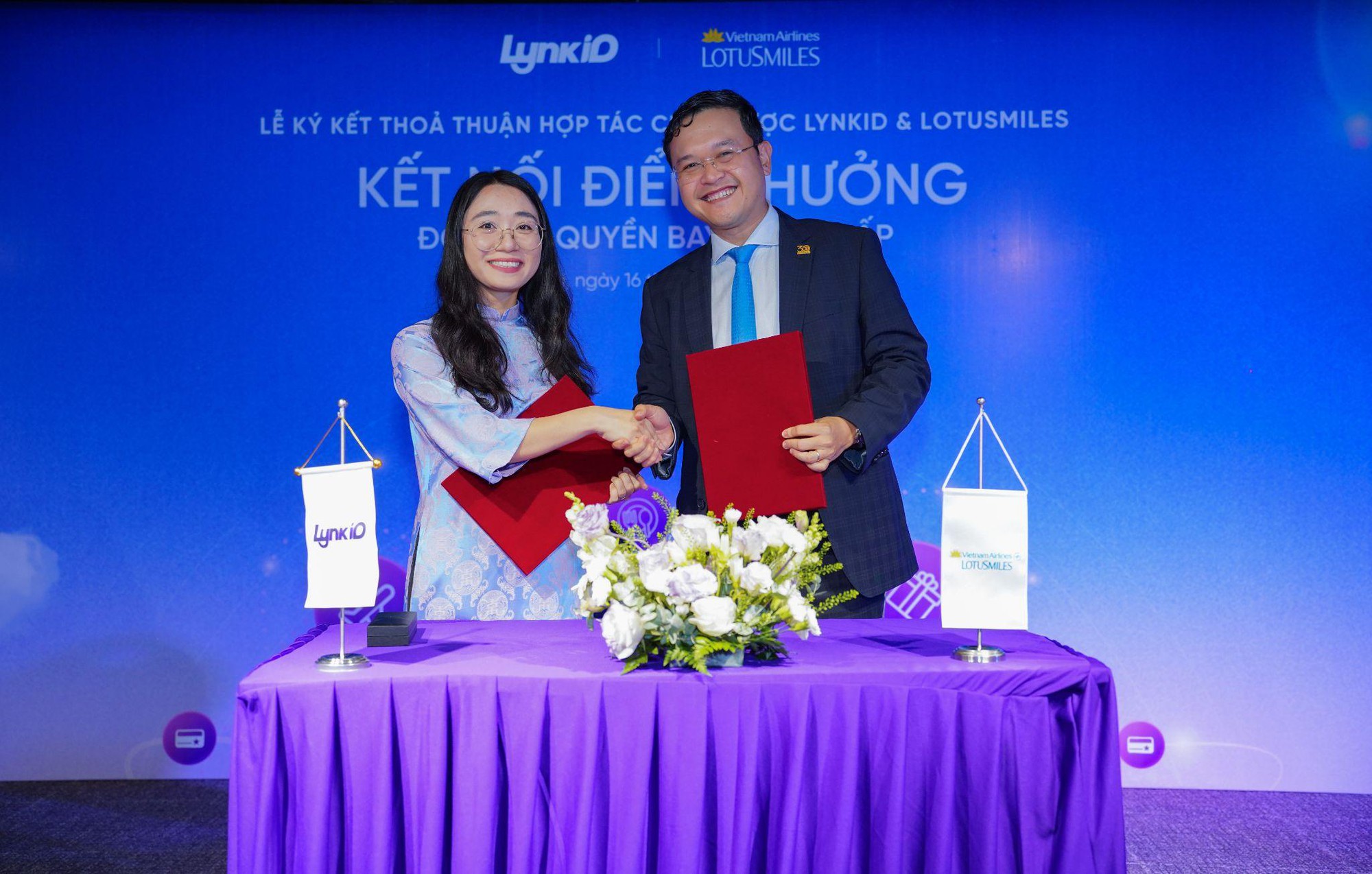 Lễ ký kết hợp tác giữa hai đơn vị Lễ ký kết hợp tác giữa hai bên