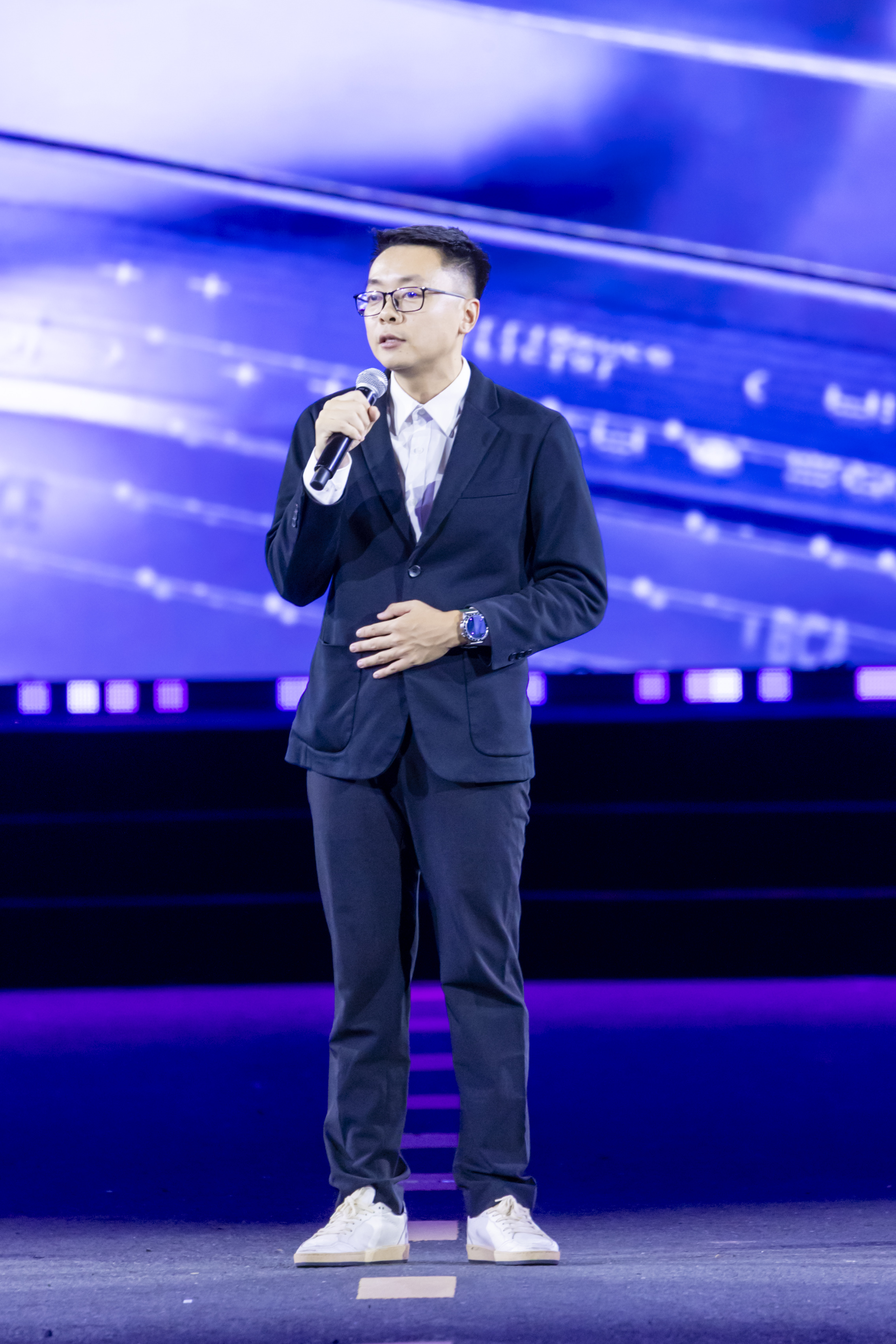 Mẫu ô tô lăn bánh trên sân khấu đại lộ