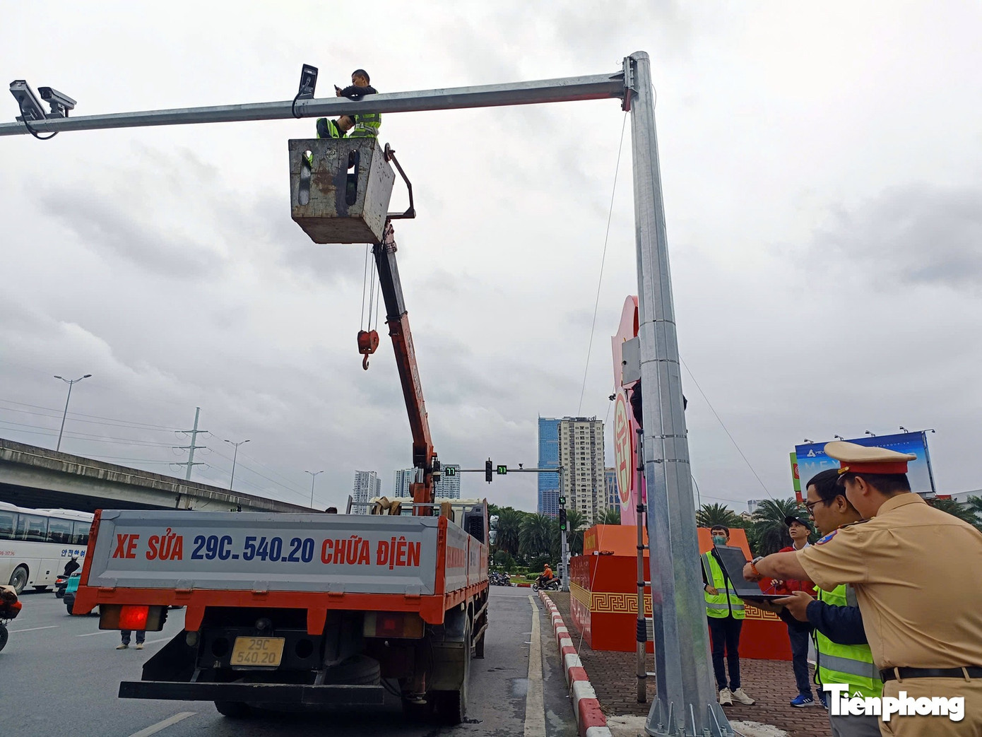 Lắp đặt camera AI trên tuyến Phạm Hùng - Trần Duy Hưng Camera AI lắp đặt tại đường Phạm Hùng - Trần Duy Hưng