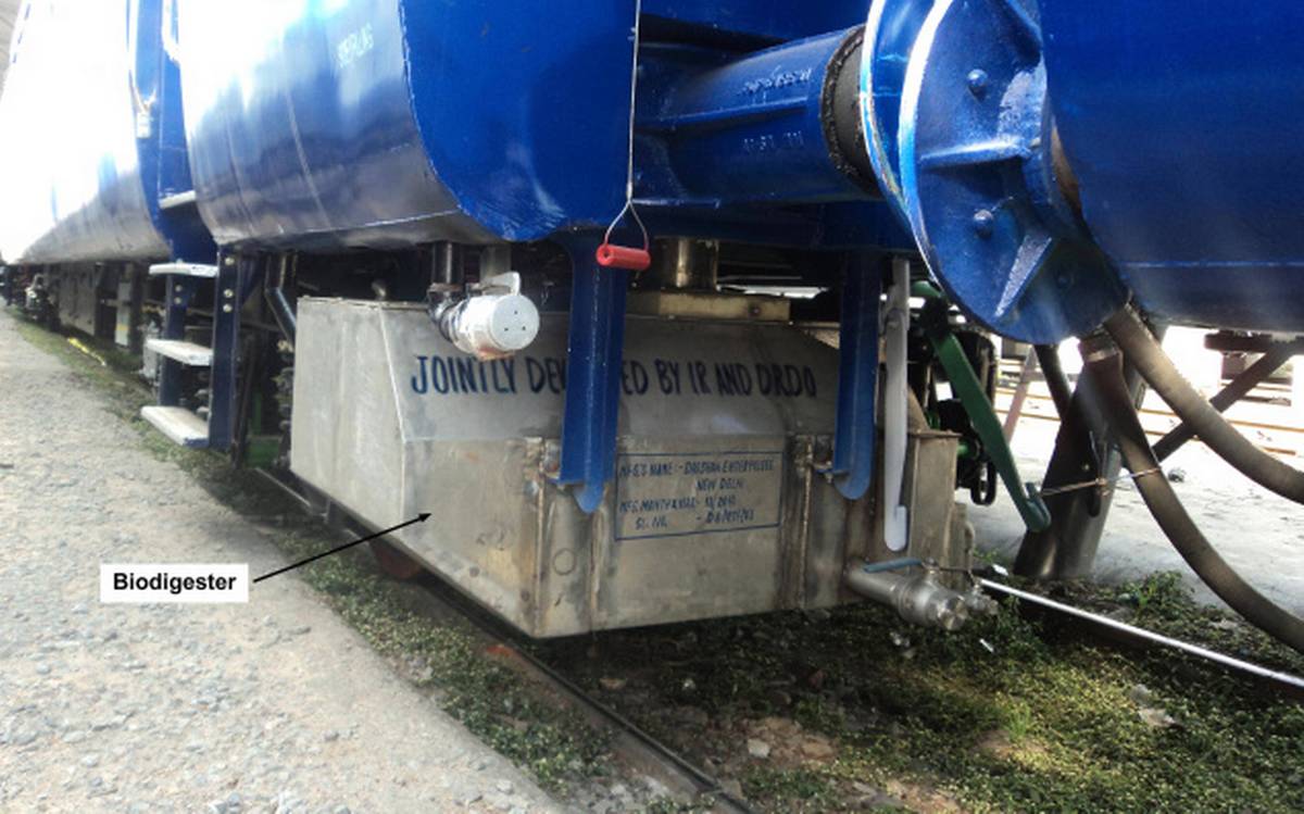 Tàu hiện đại với hệ thống thu gom chất thải khép kín Nhà vệ sinh tàu cao tốc hiện đại