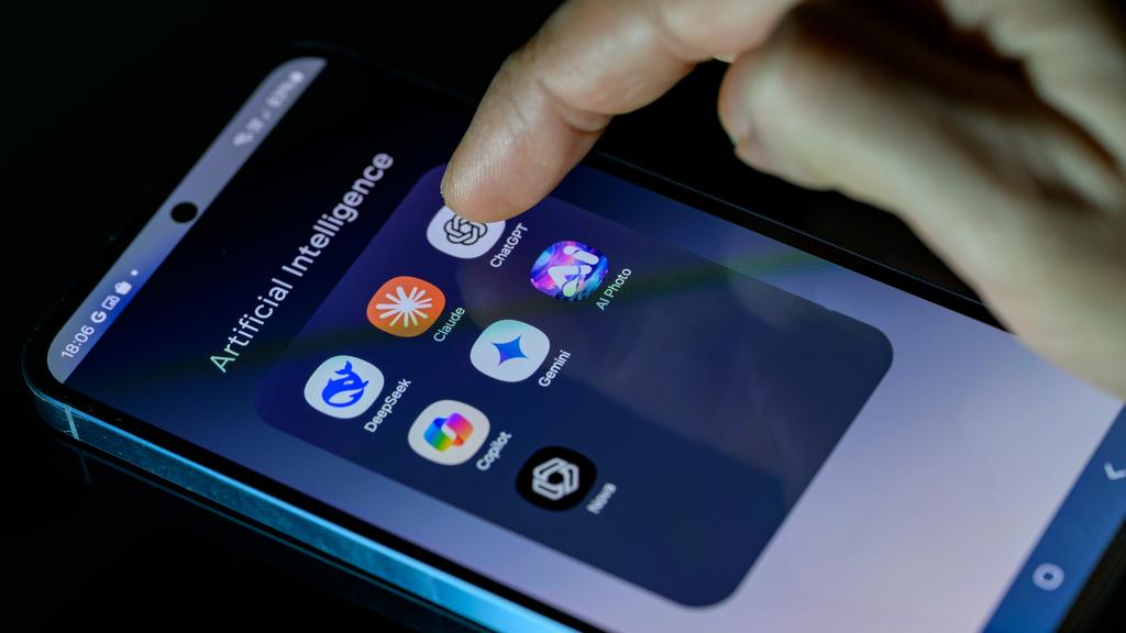 Người dùng tương tác với chatbot AI cho các vấn đề sức khỏe