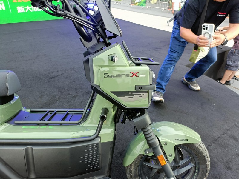 Bảng đồng hồ hiện đại của Honda Square X125