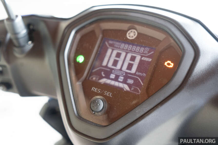 Màn hình LCD với công nghệ Yamaha Y Connect