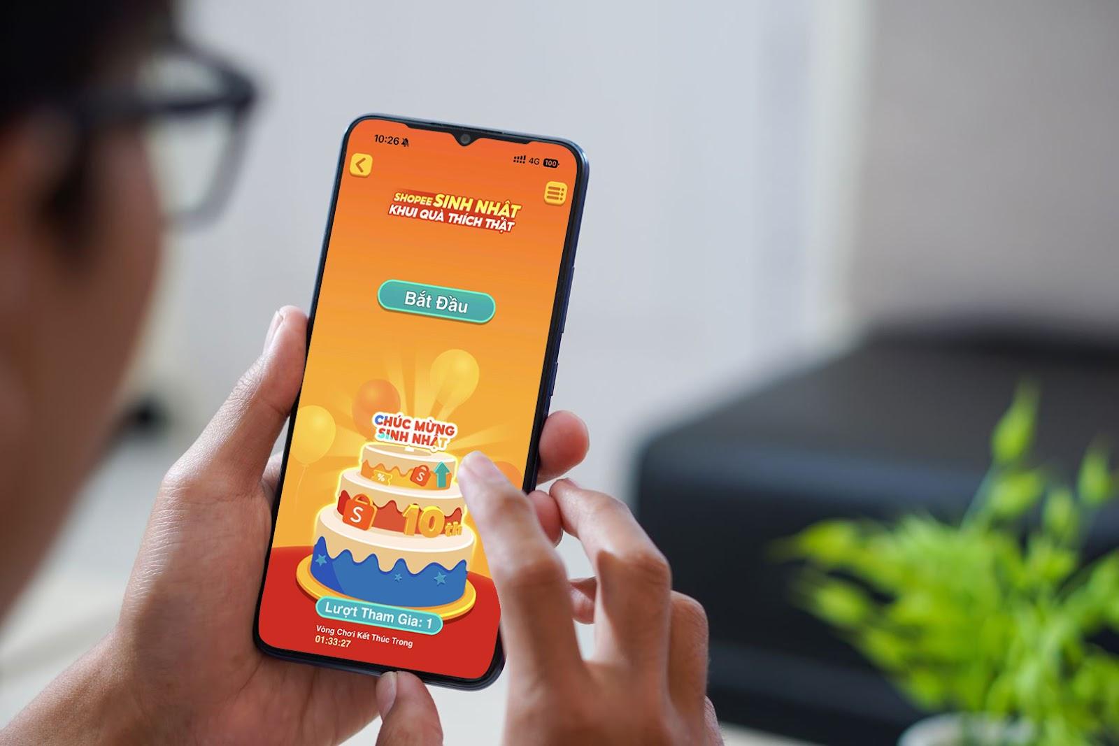 Hoạt động khui quà sinh nhật và ưu đãi đặc biệt