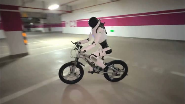 Mô hình AI Genie Operator-1 hỗ trợ vận hành robot AI Genie Operator-1